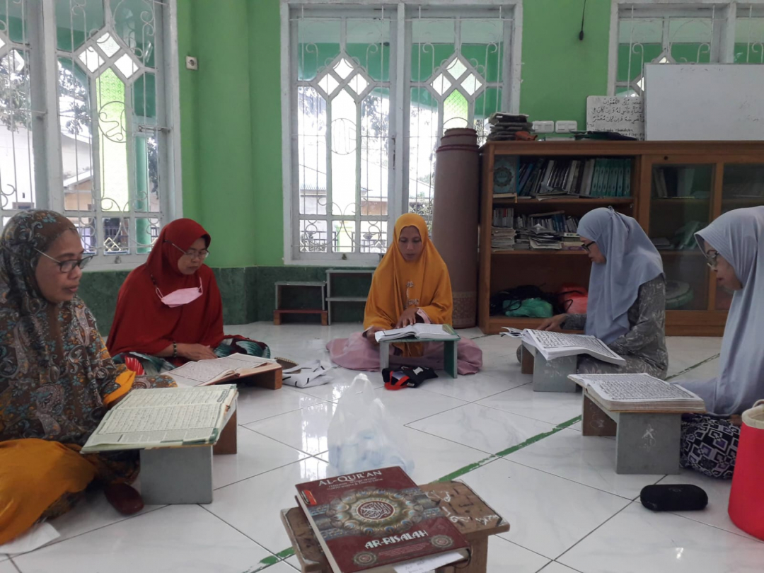 Menebar Cahaya Ilmu di Sore Hari: Potret Majelis Taklim Raudhatus Sholihin